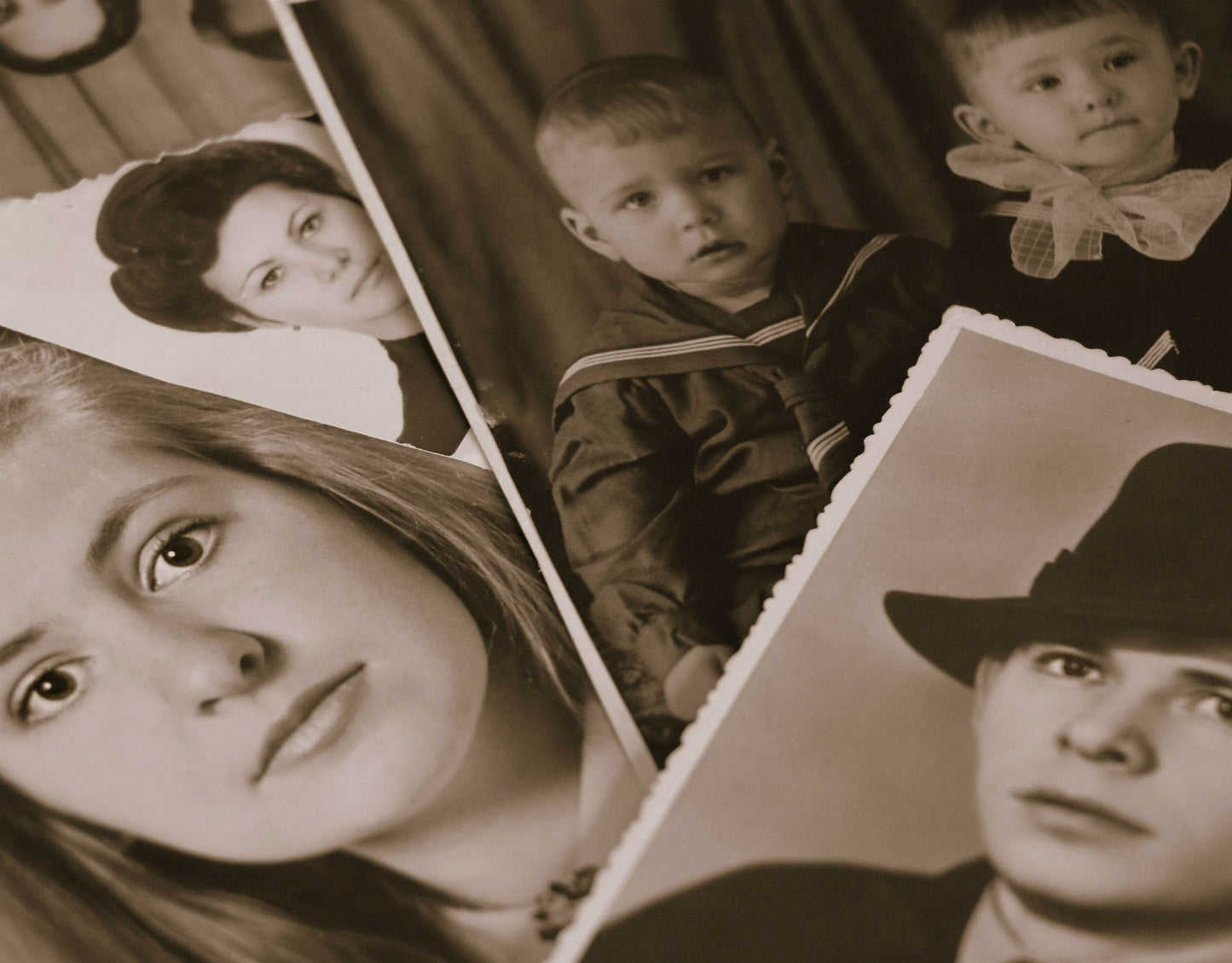 200 PHOTOS/SLIDES TO JPEG IMAGES WITH FREE MUSIC MONTAGE